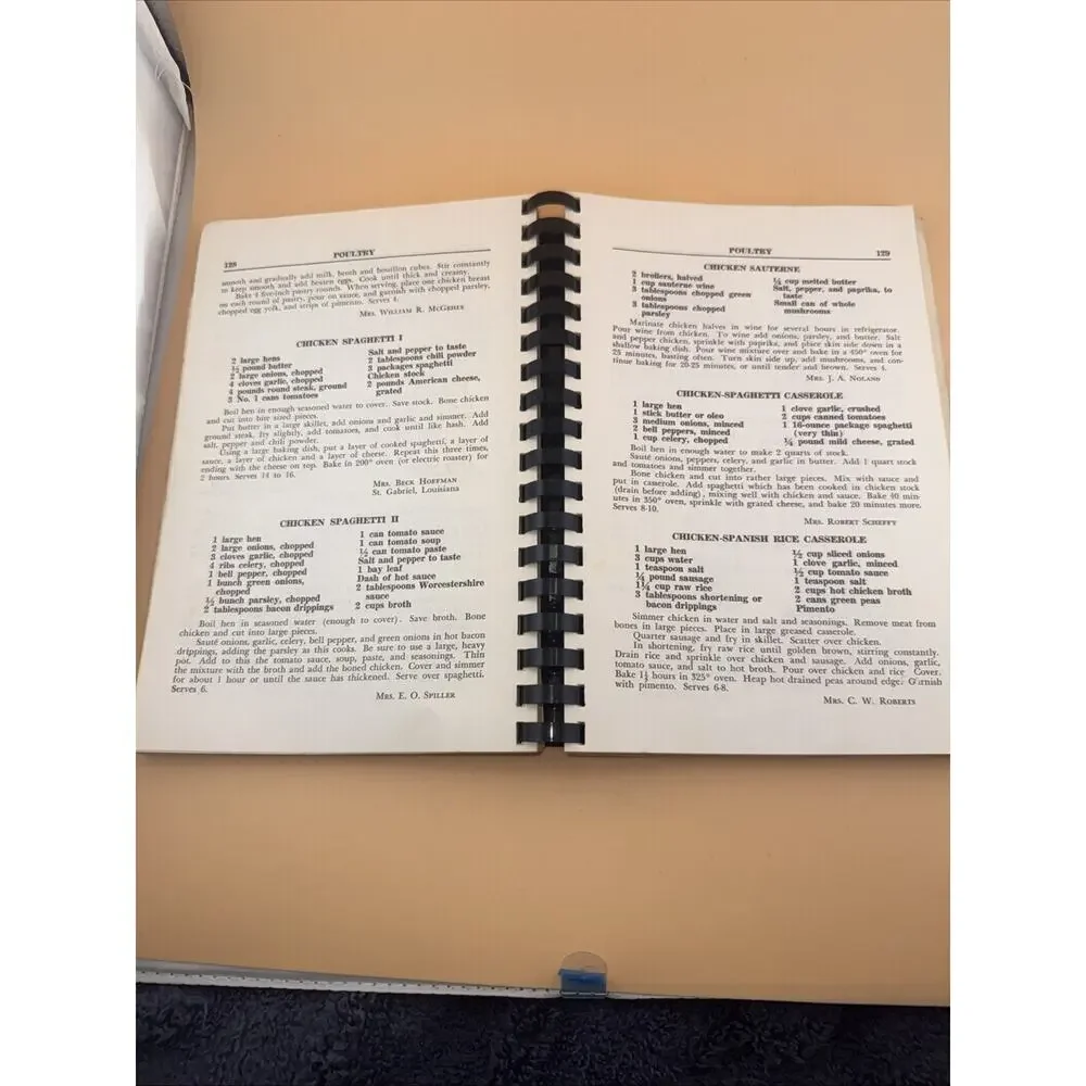 1974 River Road Recipes The Junior League of Baton Rouge, Louisiana Comb binding